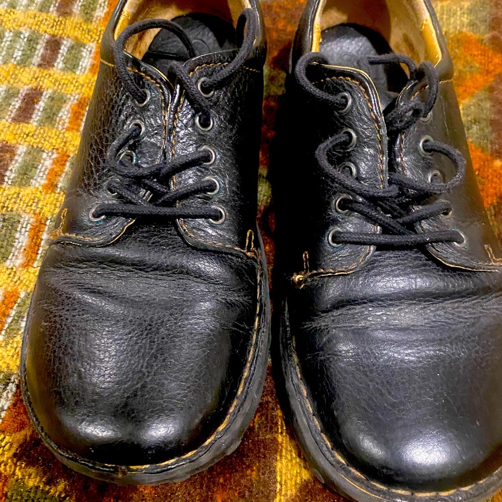 Roomy toe box cabals shoes